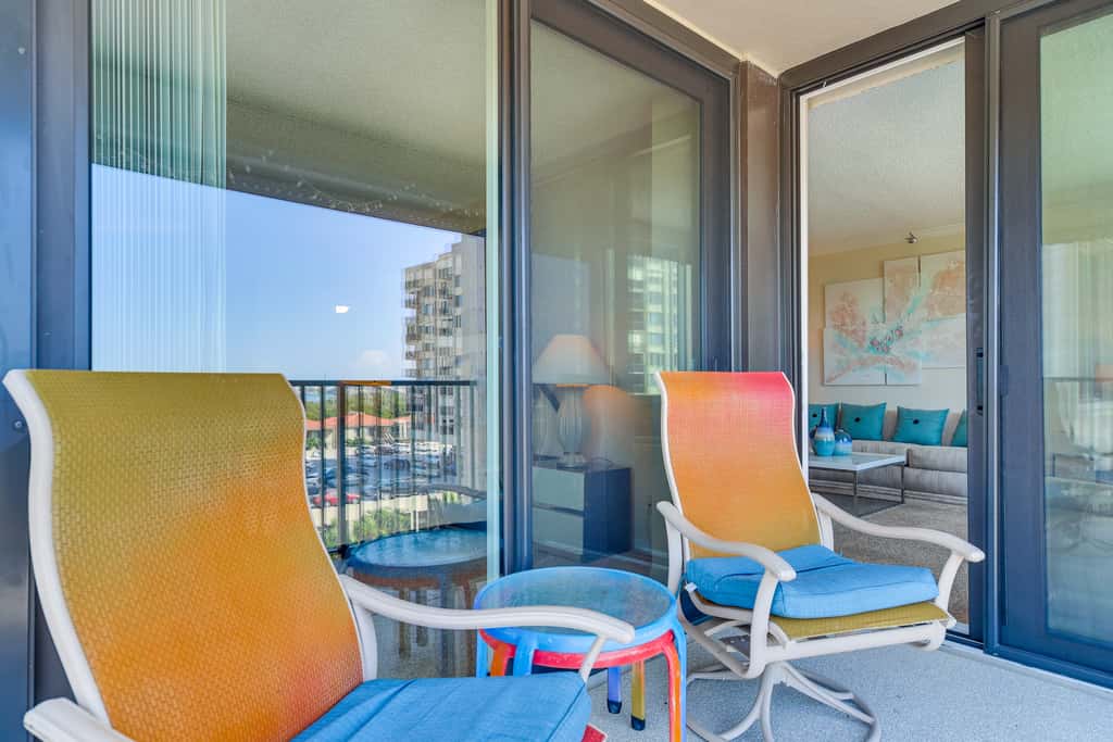 2 Mi to Beach! Bay-View Snowbird Haven in St Pete