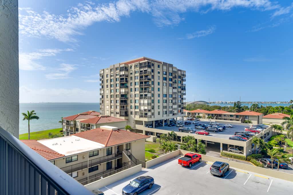2 Mi to Beach! Bay-View Snowbird Haven in St Pete
