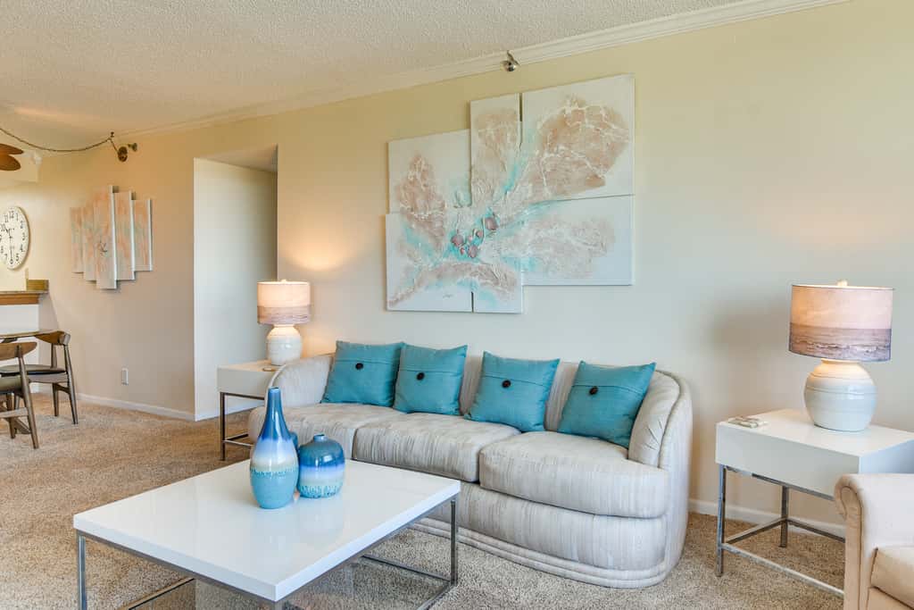 2 Mi to Beach! Bay-View Snowbird Haven in St Pete