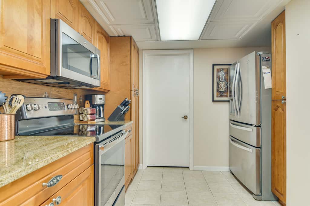 2 Mi to Beach! Bay-View Snowbird Haven in St Pete