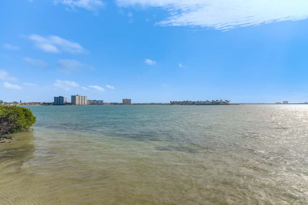 2 Mi to Beach! Bay-View Snowbird Haven in St Pete