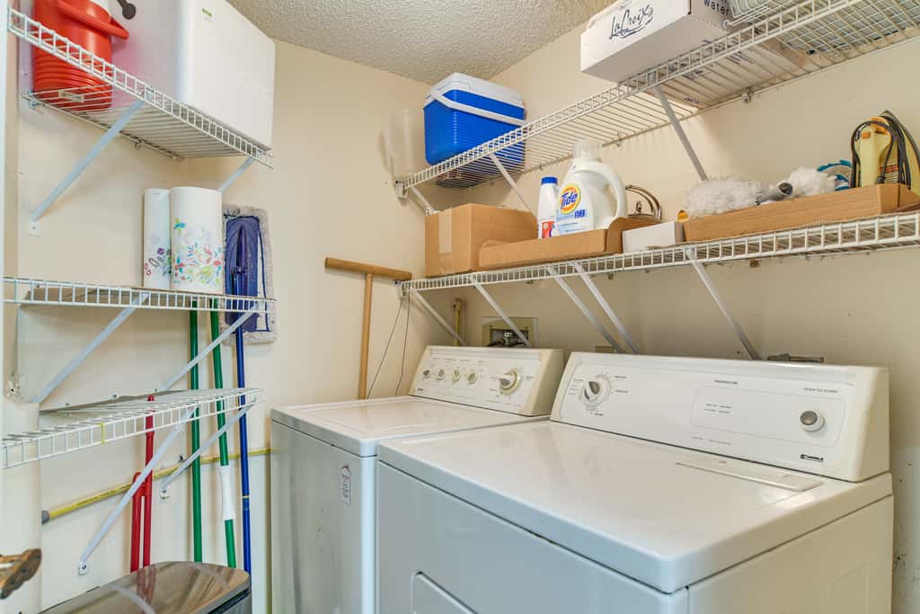 2 Mi to Beach! Bay-View Snowbird Haven in St Pete