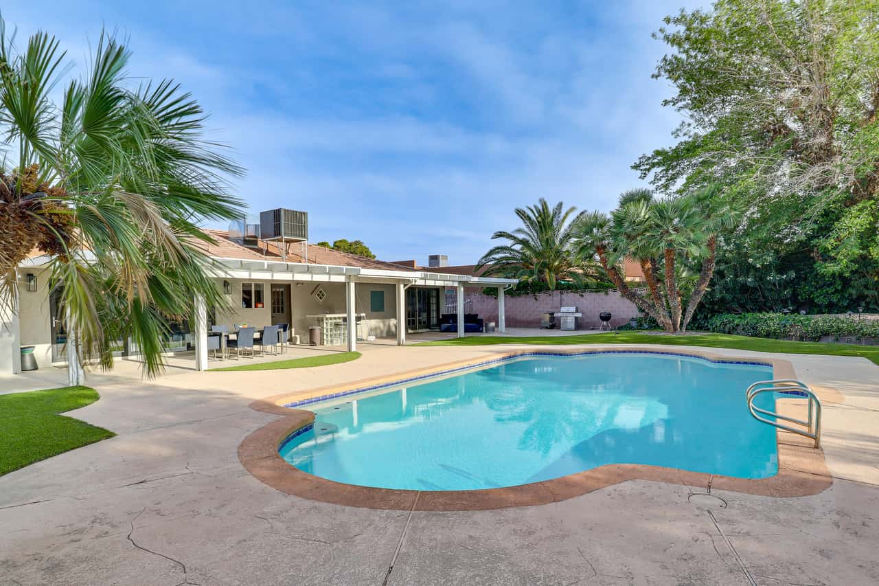 Palm Royale Estate | Luxe Retreat 5 Mi to Strip | 3 Bed Las Vegas, NV ...