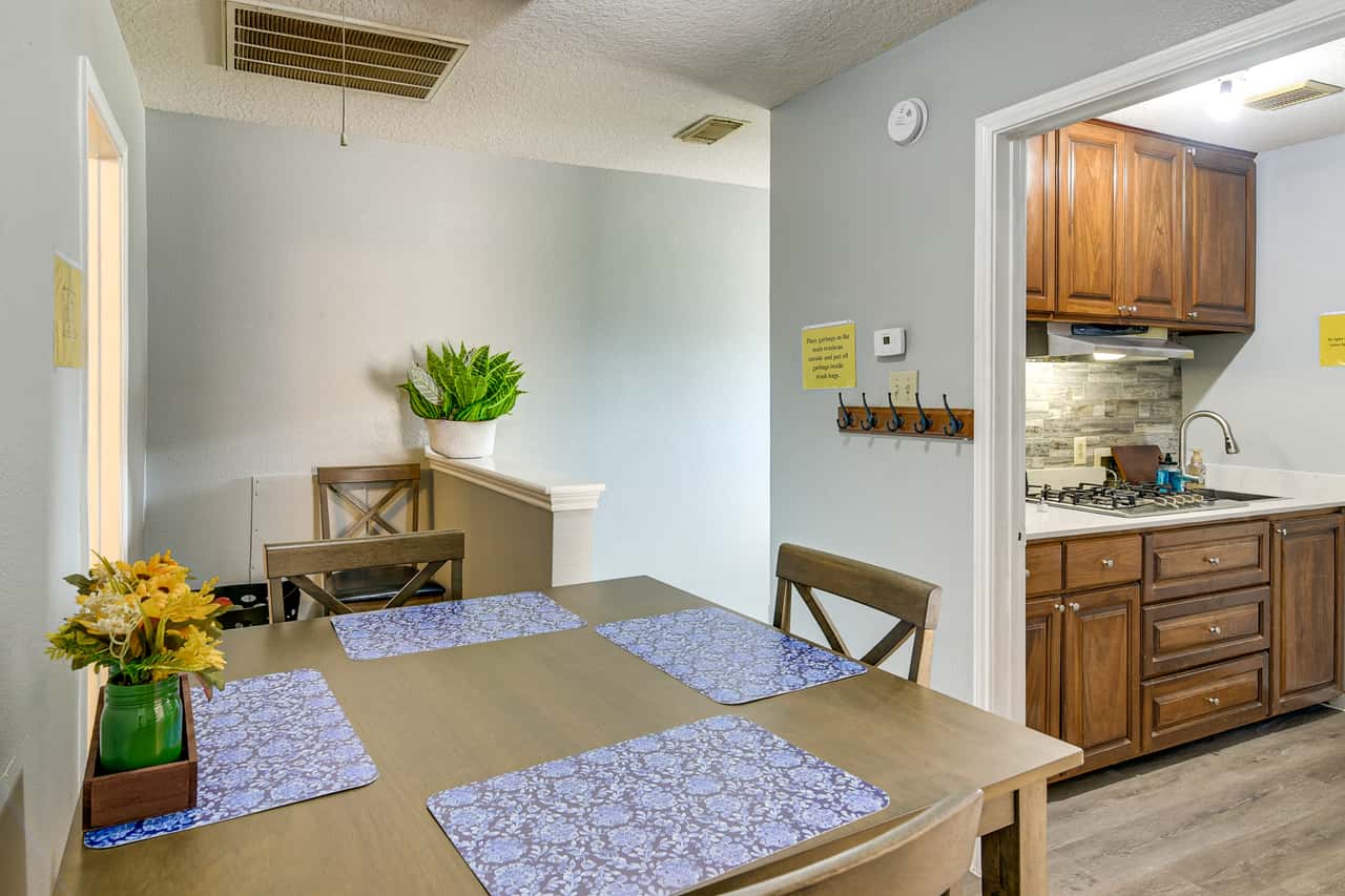 10 Mi to Airport & Vintage Park! Quaint Apartment | 2 Bed Houston, TX ...