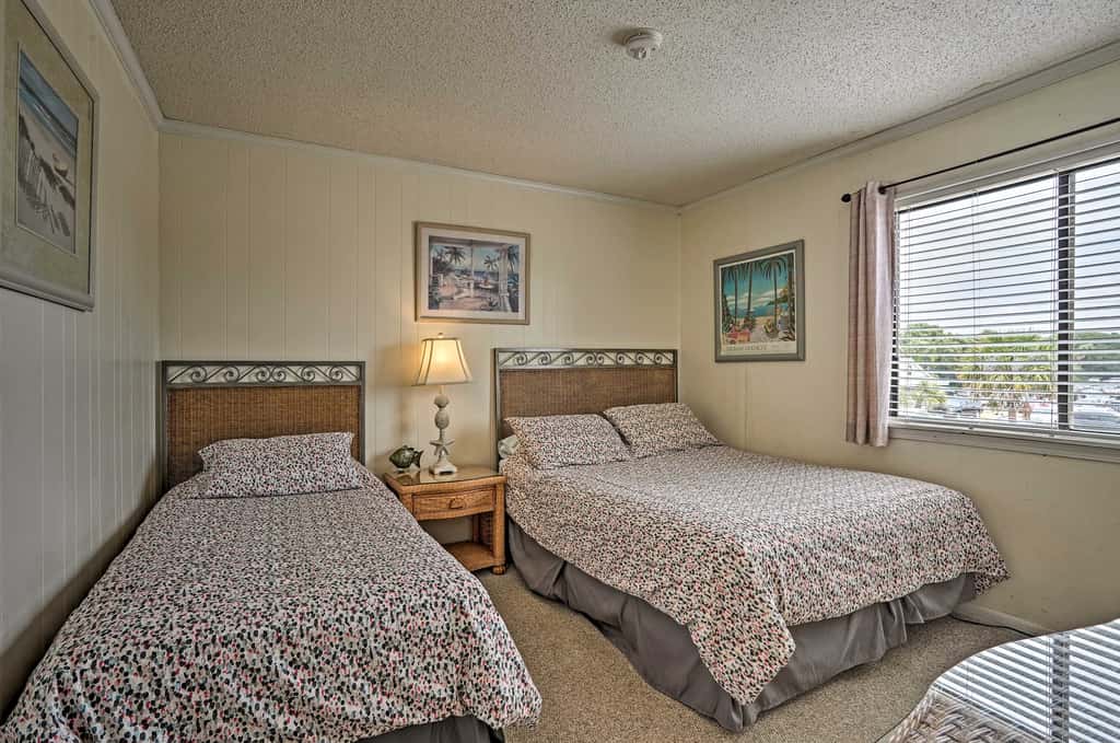 Walk to Beach: Isle of Palms Condo w/ Pool Access!