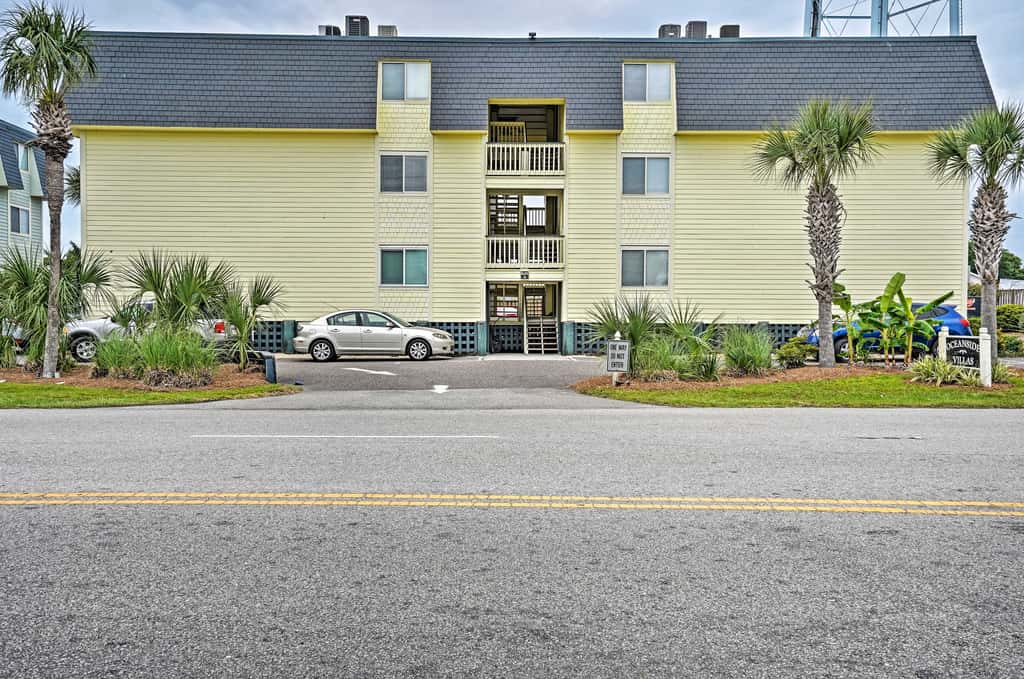 Walk to Beach: Isle of Palms Condo w/ Pool Access!