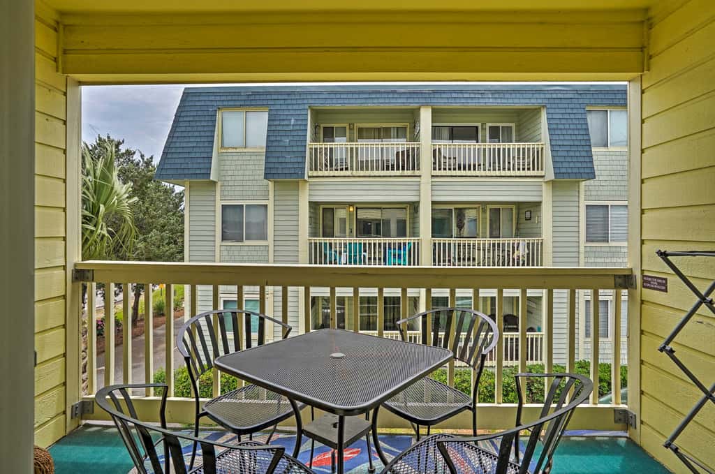 Walk to Beach: Isle of Palms Condo w/ Pool Access!