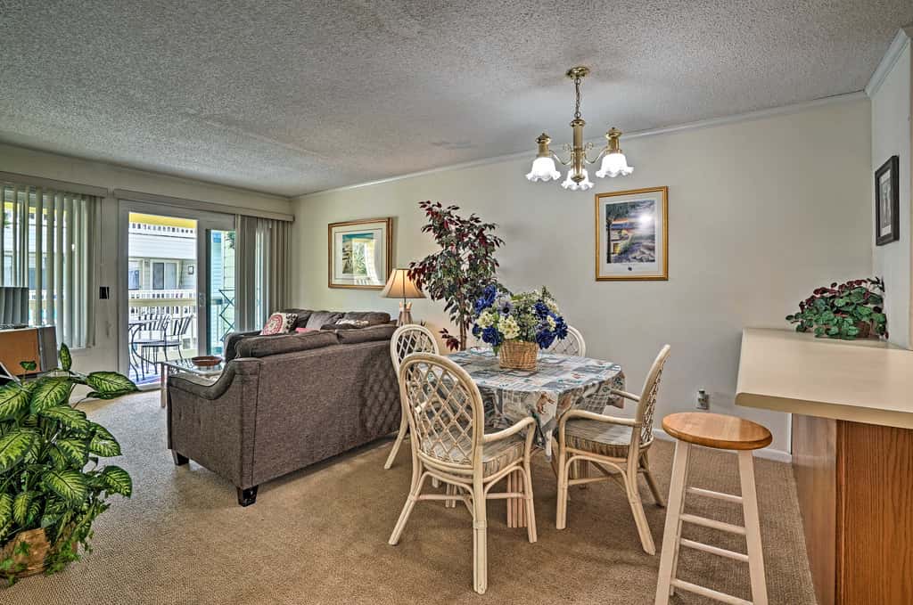 Walk to Beach: Isle of Palms Condo w/ Pool Access!