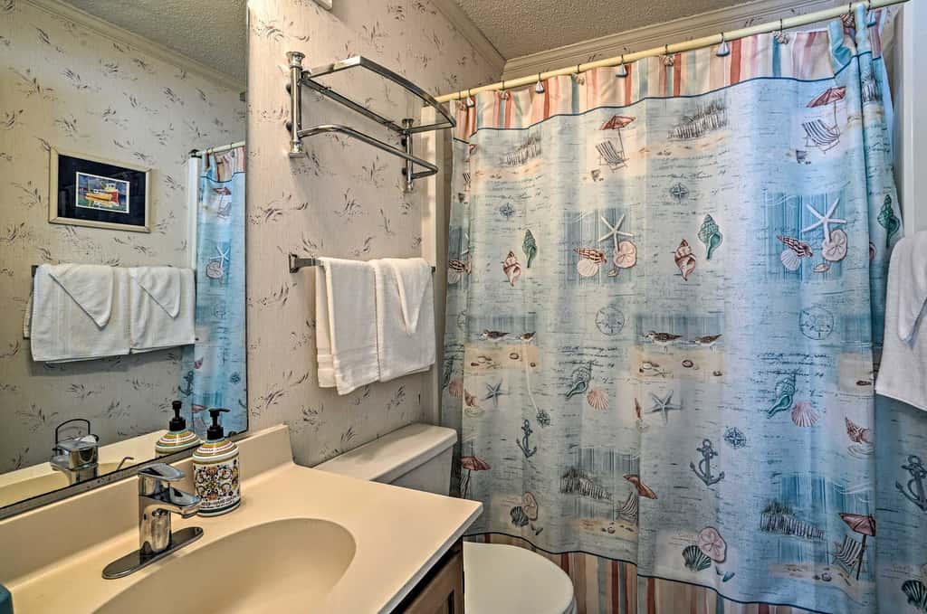Walk to Beach: Isle of Palms Condo w/ Pool Access!