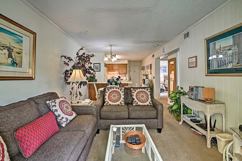 Walk to Beach: Isle of Palms Condo w/ Pool Access!