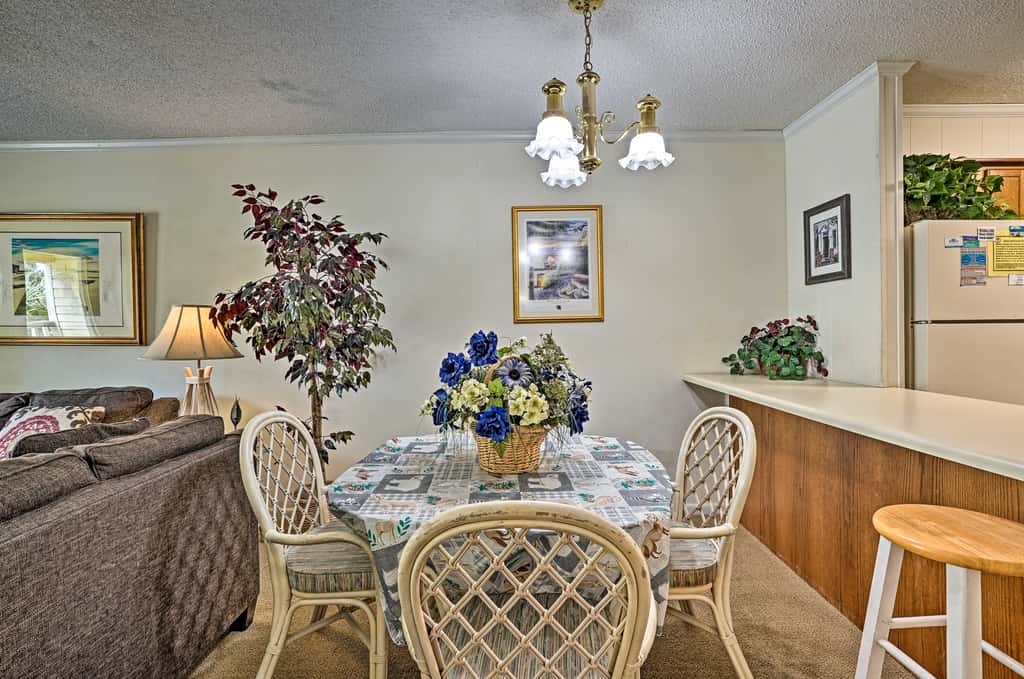 Walk to Beach: Isle of Palms Condo w/ Pool Access!
