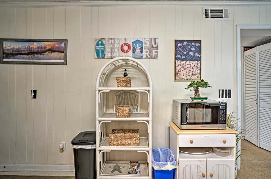 Walk to Beach: Isle of Palms Condo w/ Pool Access!