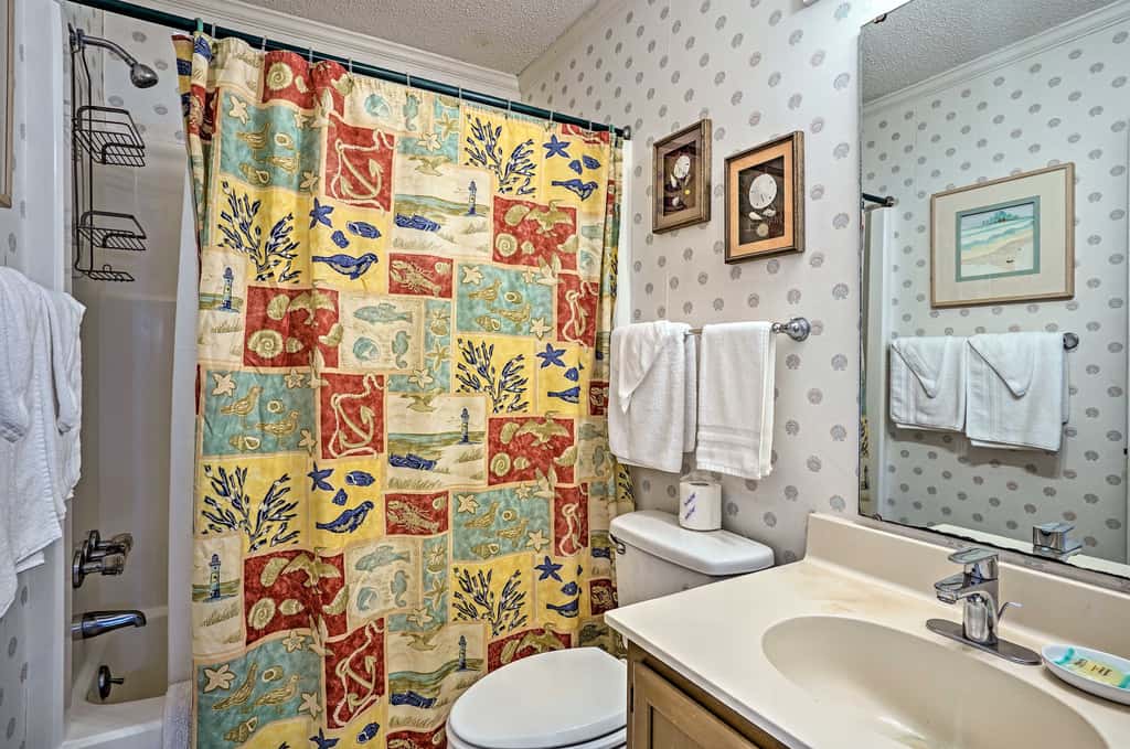 Walk to Beach: Isle of Palms Condo w/ Pool Access!