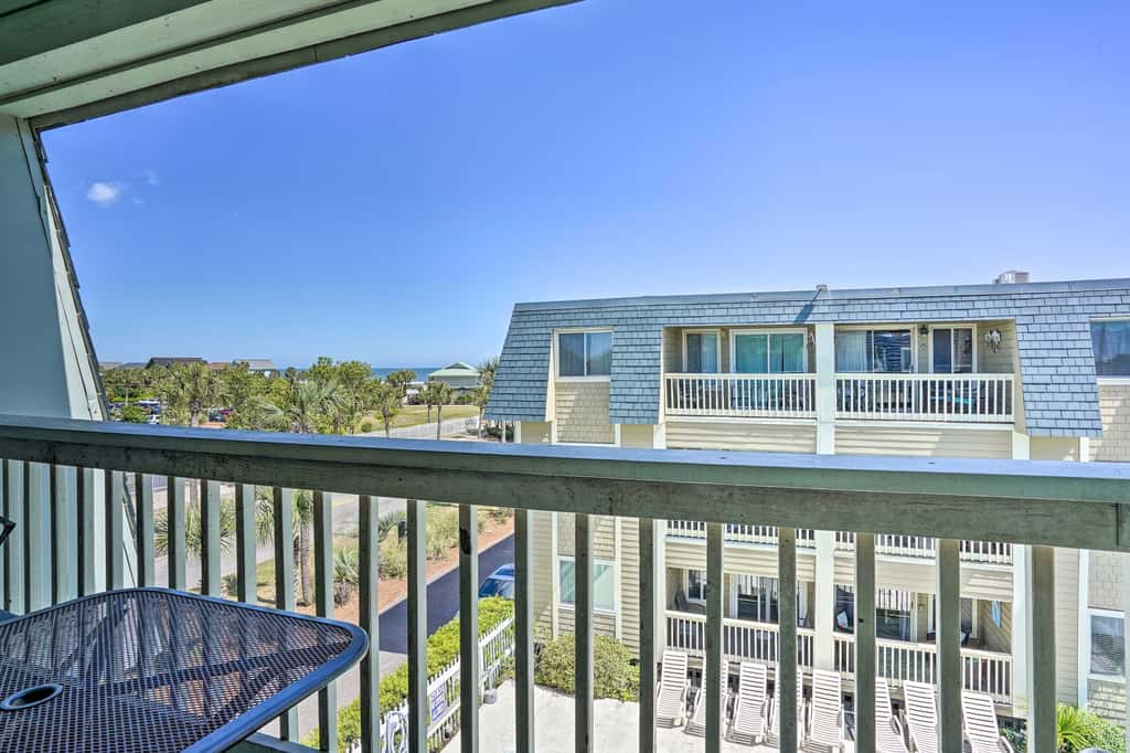 Walk to Beach! Isle of Palms Condo w/ Pool Access