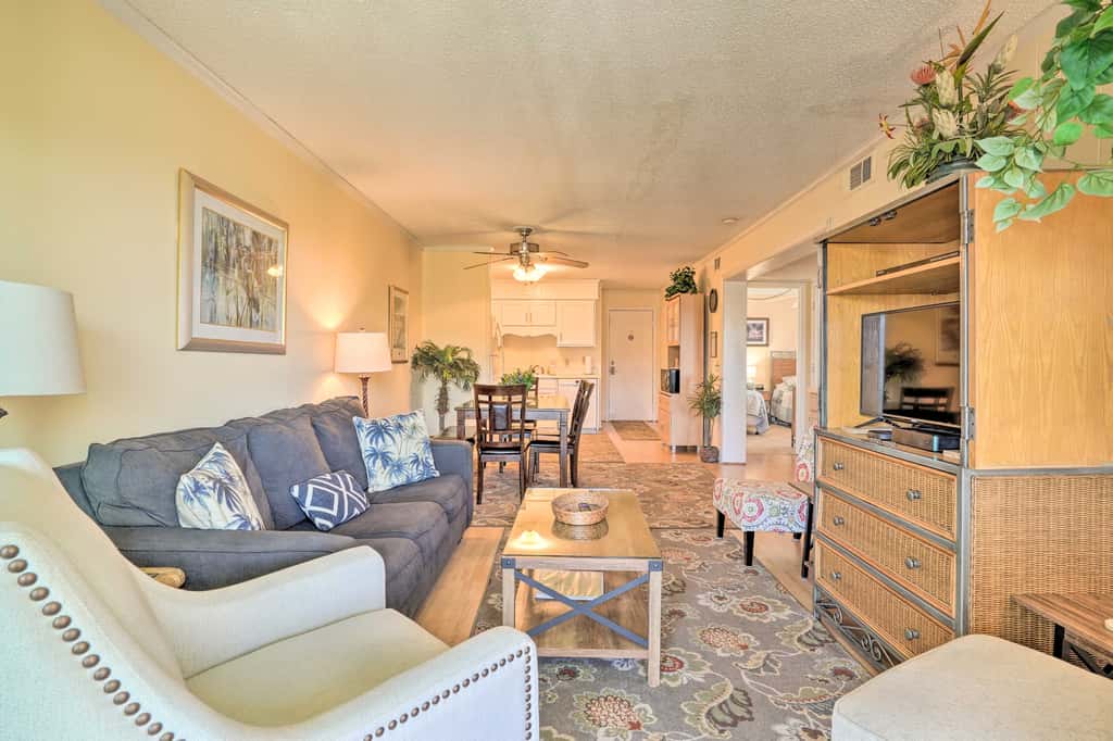 Walk to Beach! Isle of Palms Condo w/ Pool Access