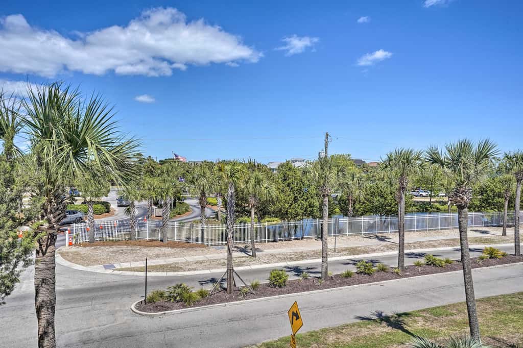 Walk to Beach! Isle of Palms Condo w/ Pool Access