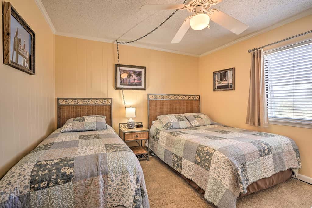 Walk to Beach! Isle of Palms Condo w/ Pool Access