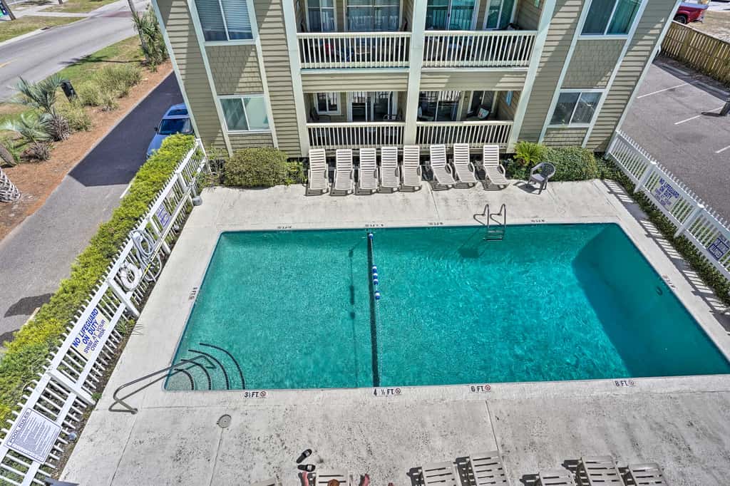 Walk to Beach! Isle of Palms Condo w/ Pool Access