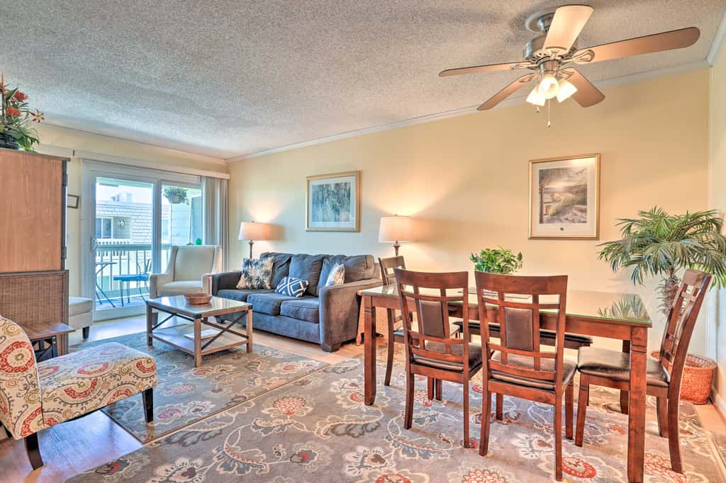 Walk to Beach! Isle of Palms Condo w/ Pool Access