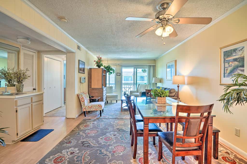 Walk to Beach! Isle of Palms Condo w/ Pool Access