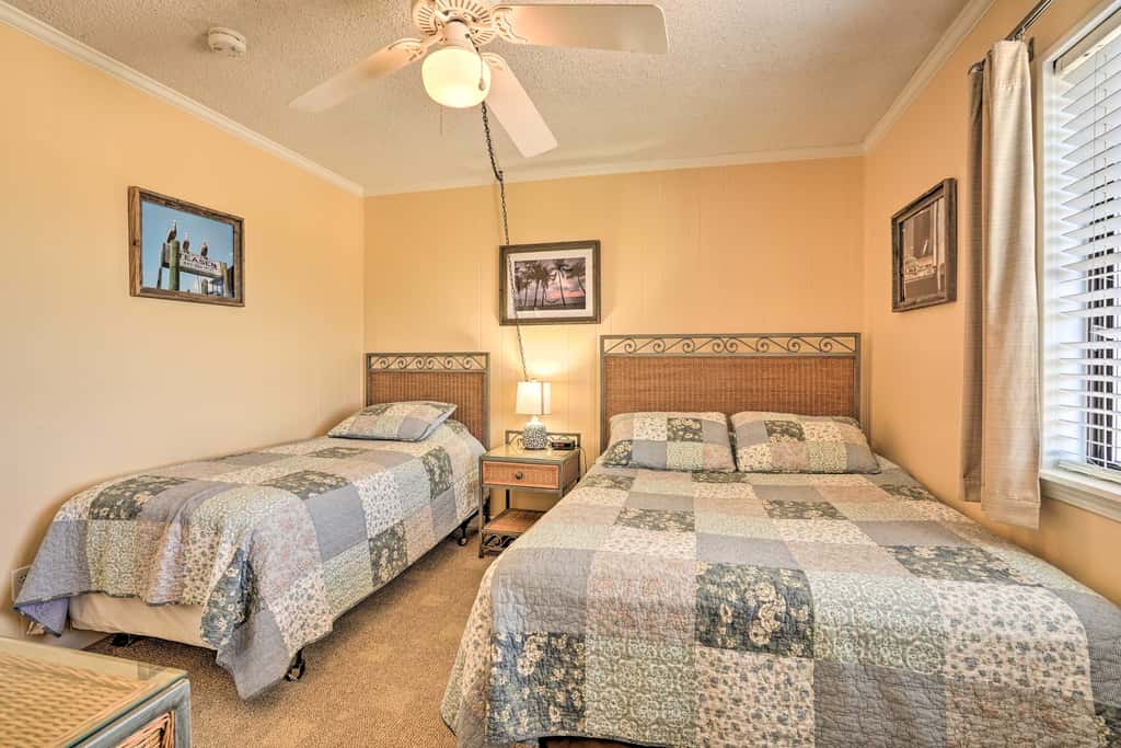 Walk to Beach! Isle of Palms Condo w/ Pool Access