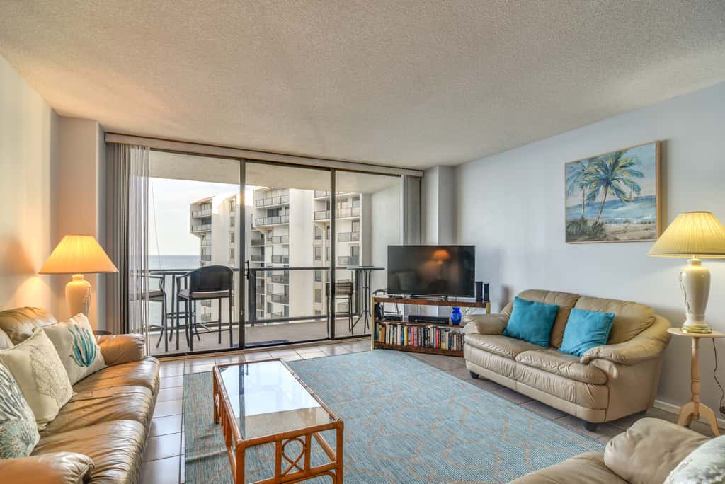 Steps to the Sand! Clearwater Beach Condo