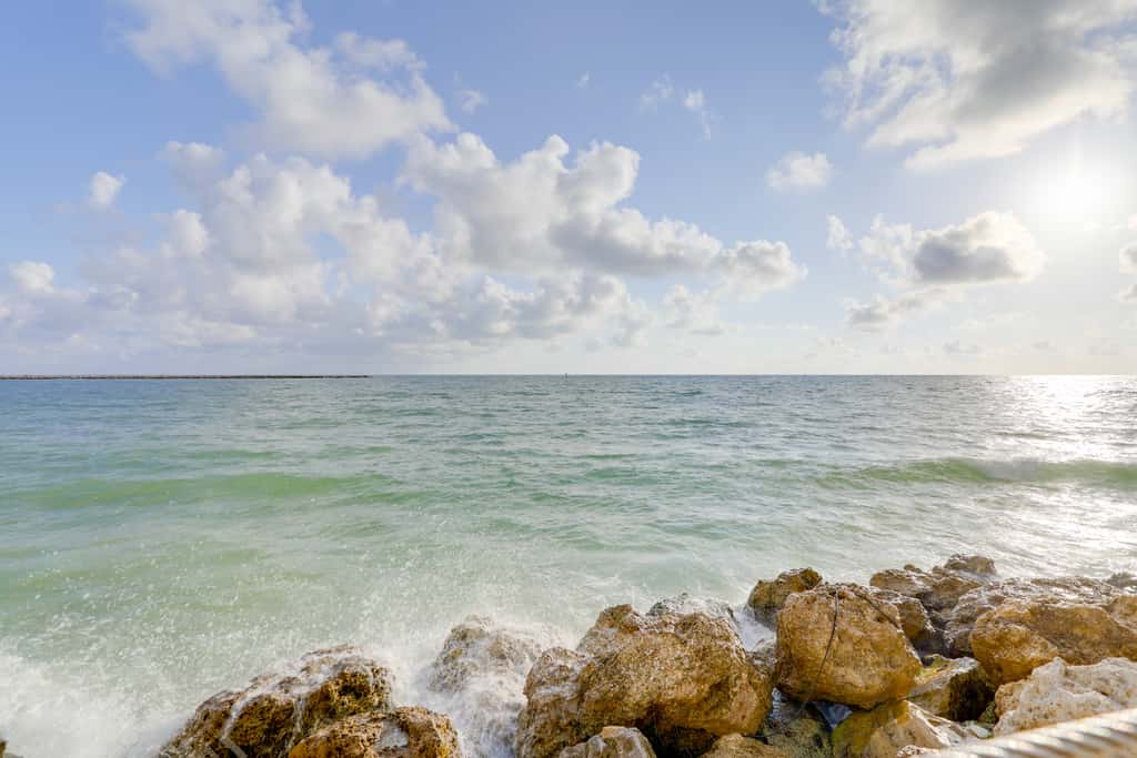 Steps to the Sand! Clearwater Beach Condo