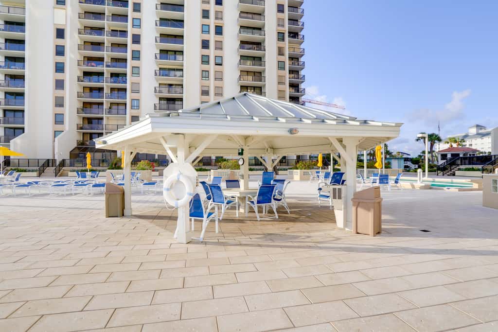 Steps to the Sand! Clearwater Beach Condo