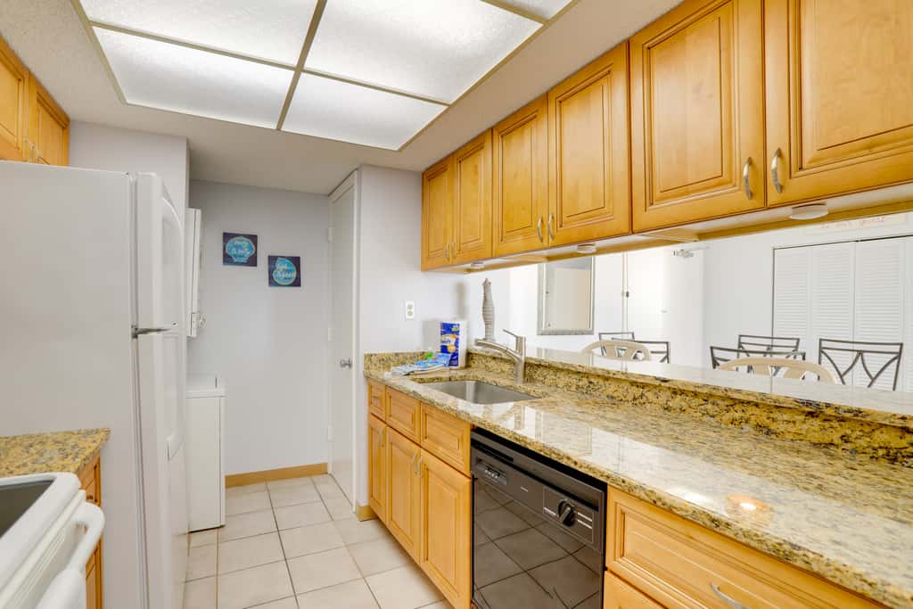 Steps to the Sand! Clearwater Beach Condo