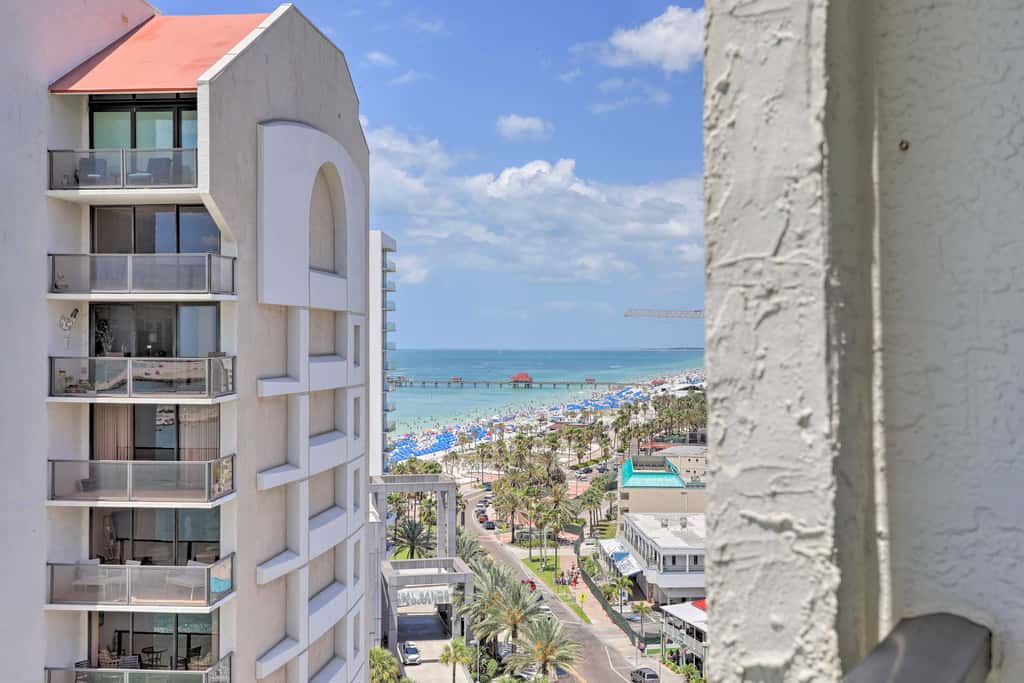 Steps to the Sand! Clearwater Beach Condo