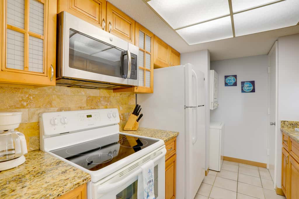 Steps to the Sand! Clearwater Beach Condo