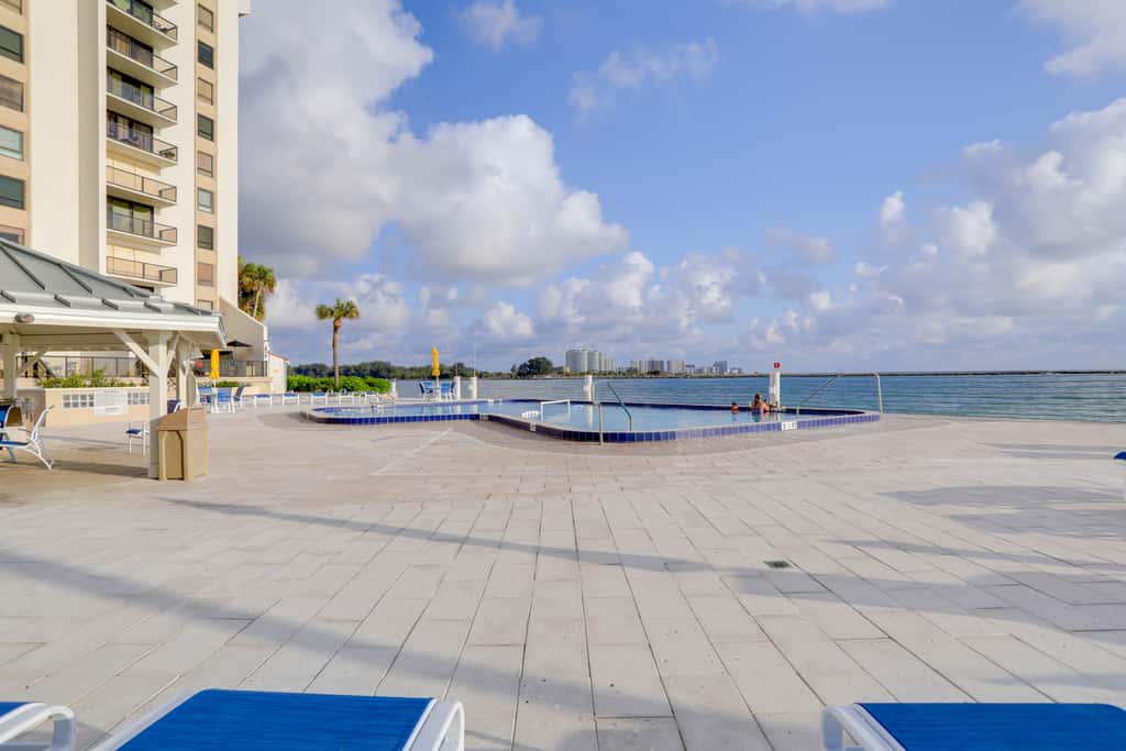 Steps to the Sand! Clearwater Beach Condo