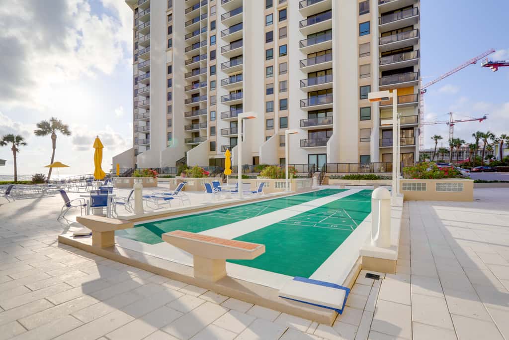 Steps to the Sand! Clearwater Beach Condo
