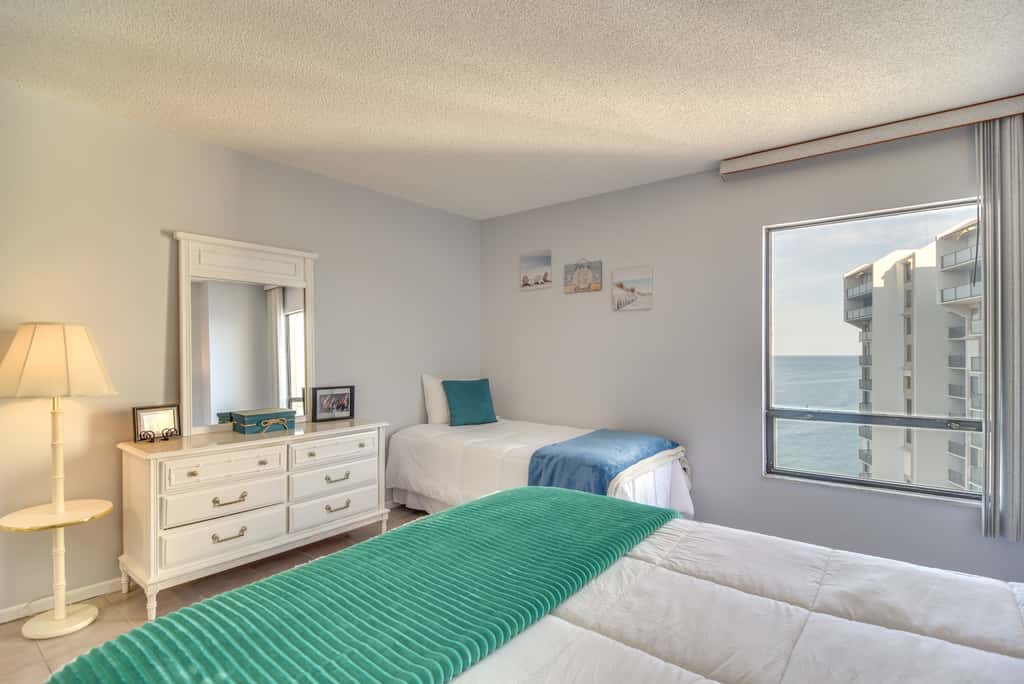 Steps to the Sand! Clearwater Beach Condo