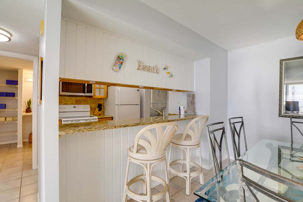 Steps to the Sand! Clearwater Beach Condo
