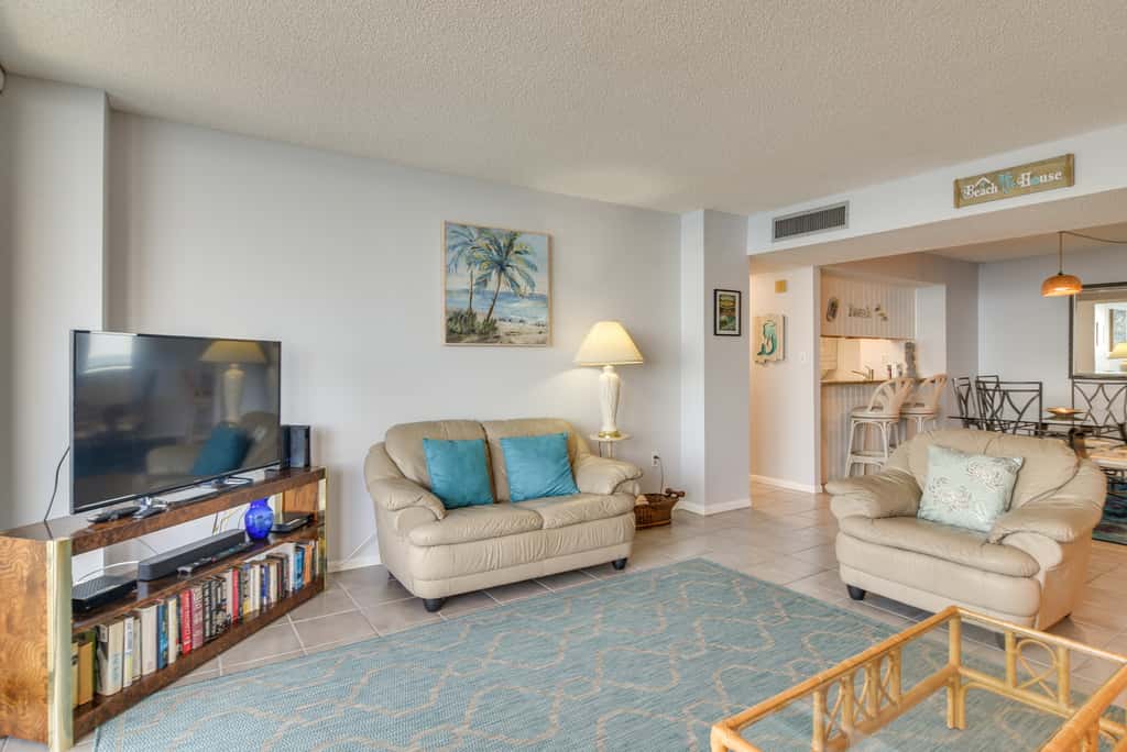 Steps to the Sand! Clearwater Beach Condo
