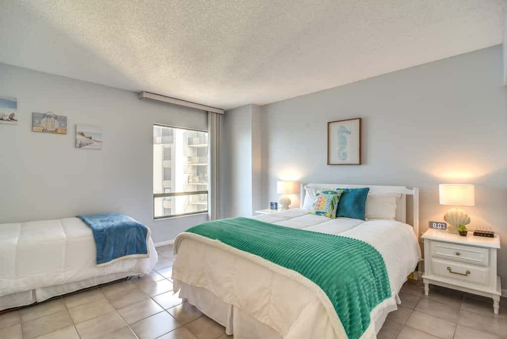 Steps to the Sand! Clearwater Beach Condo