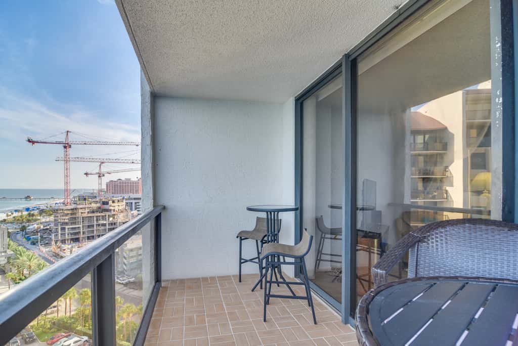 Steps to the Sand! Clearwater Beach Condo