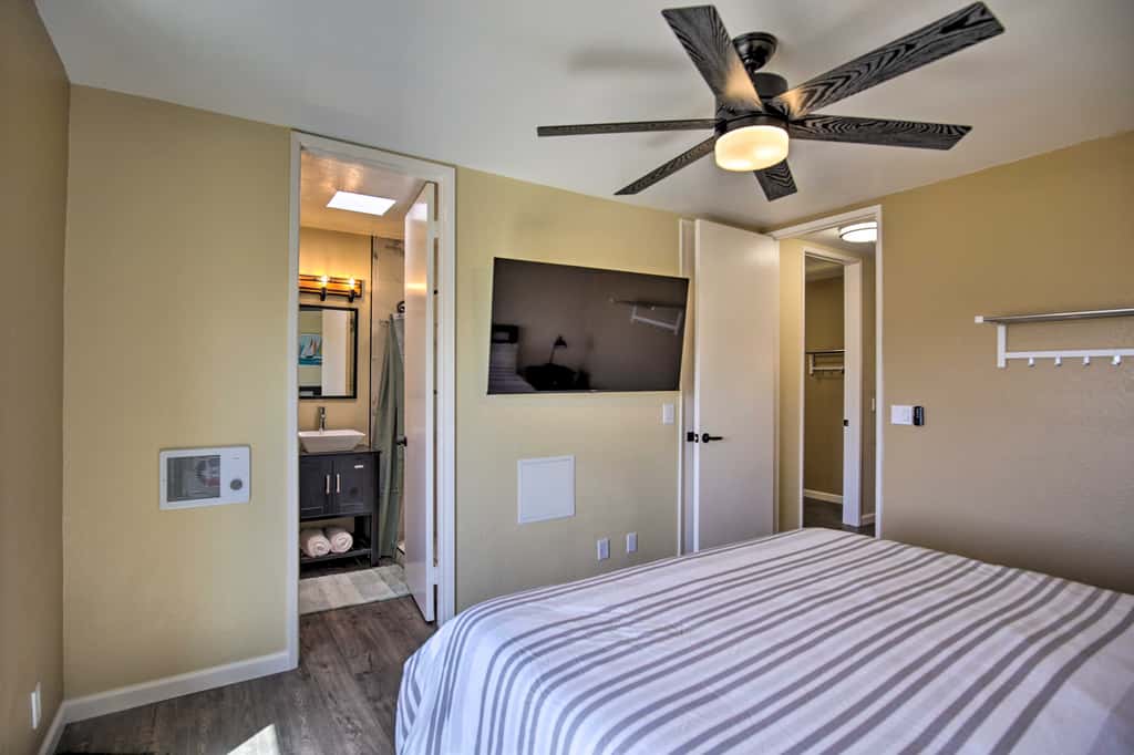 Stunning Oceanside Condo: Walk to the Beach!