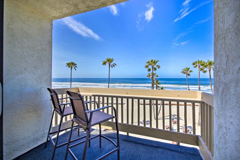 Stunning Oceanside Condo: Walk to the Beach!