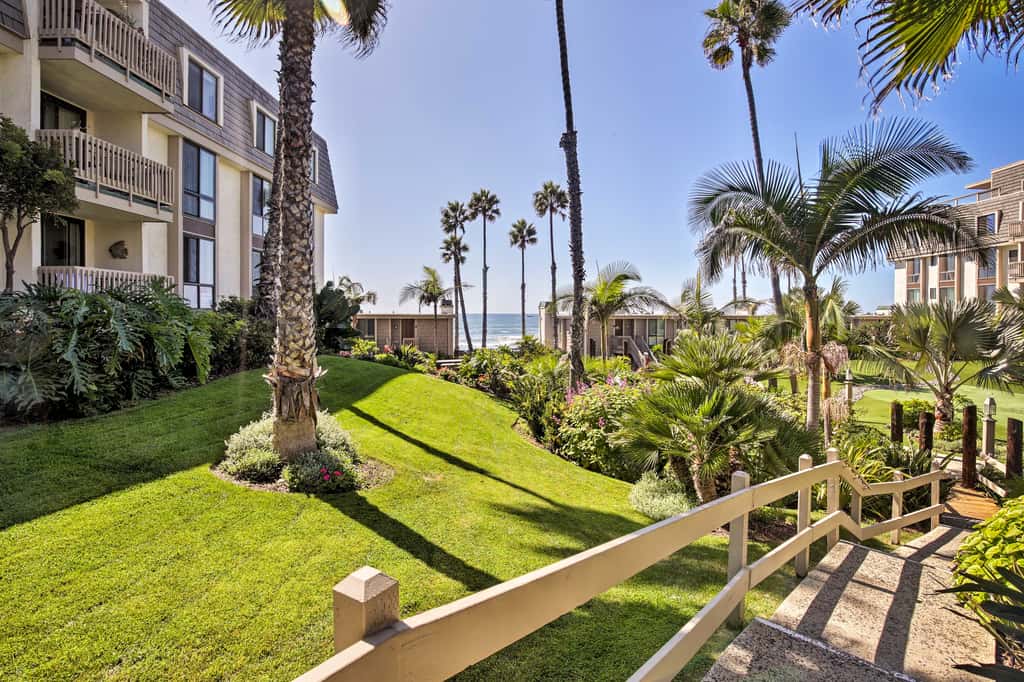 Stunning Oceanside Condo: Walk to the Beach!