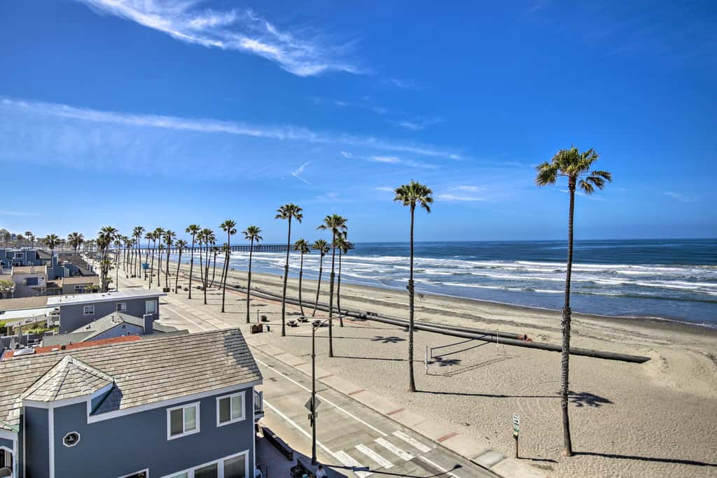 Stunning Oceanside Condo: Walk to the Beach!