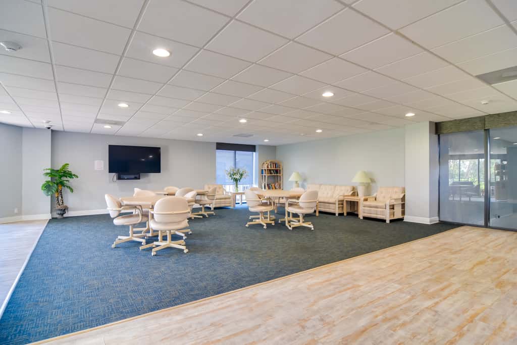~ 2 Mi to St Pete Beach! Isla Del Sol Condo