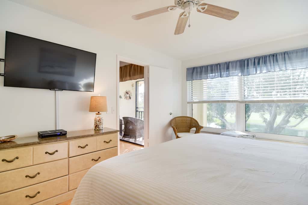 ~ 2 Mi to St Pete Beach! Isla Del Sol Condo