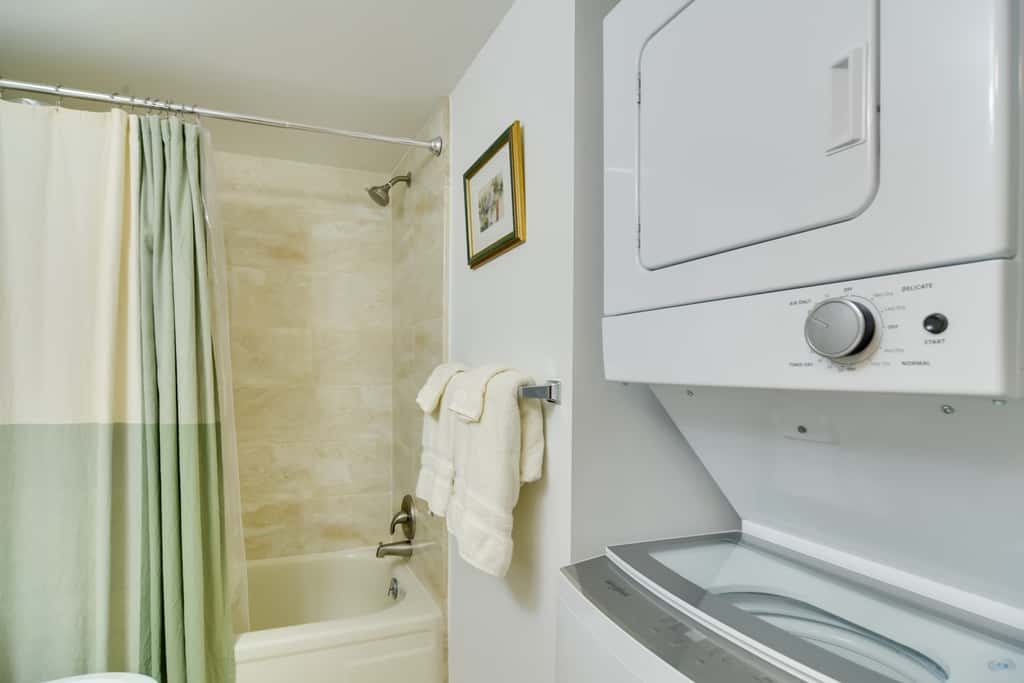 ~ 2 Mi to St Pete Beach! Isla Del Sol Condo