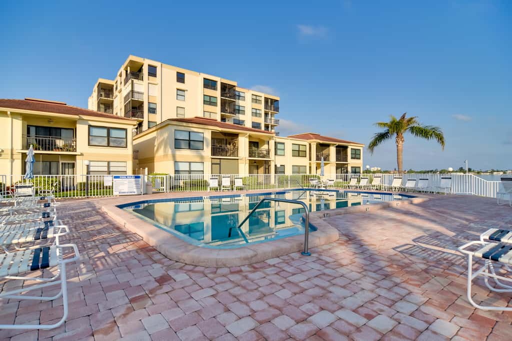 ~ 2 Mi to St Pete Beach! Isla Del Sol Condo