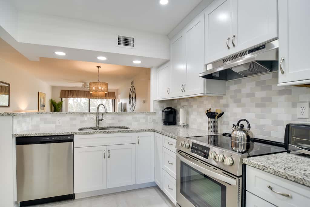 ~ 2 Mi to St Pete Beach! Isla Del Sol Condo