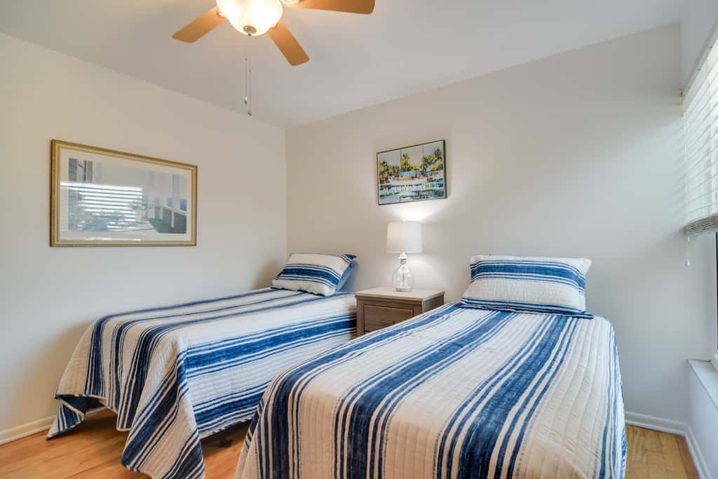 ~ 2 Mi to St Pete Beach! Isla Del Sol Condo
