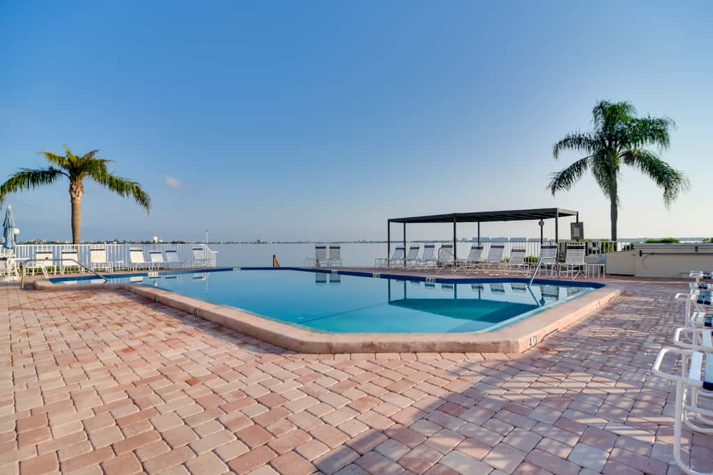 ~ 2 Mi to St Pete Beach! Isla Del Sol Condo