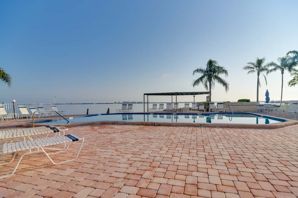 ~ 2 Mi to St Pete Beach! Isla Del Sol Condo
